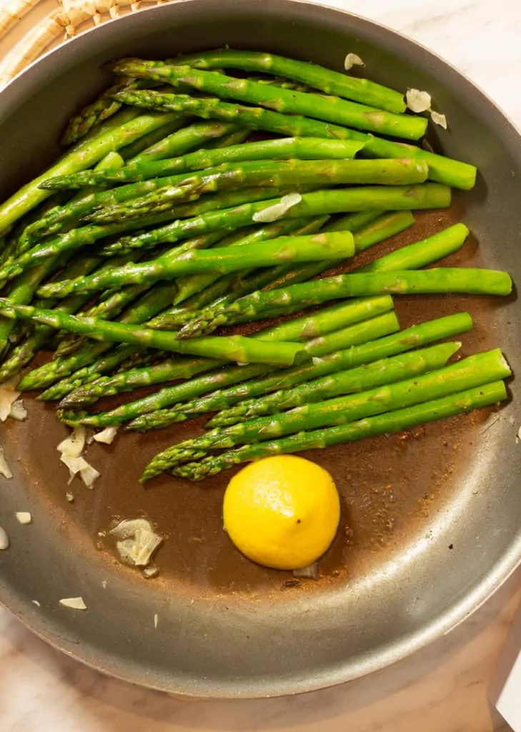 lemon, garlic, and asparagus in a skillet for keto pan-roasted asparagus recipe