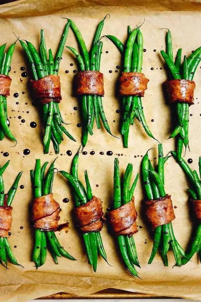 keto side dish recipe for bacon wrapped green bean bundles.