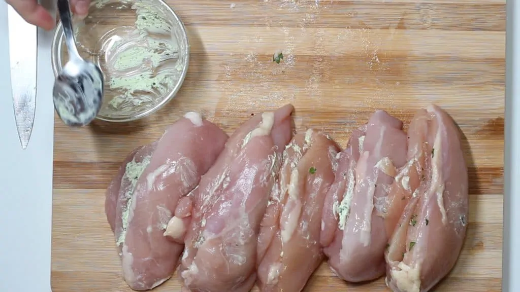 keto stuffed chicken breasts lined up 