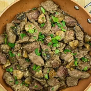 garlic steak & mushrooms in the pan