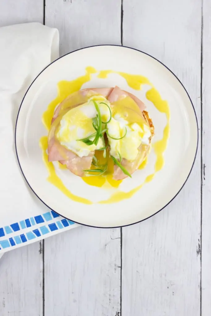 keto eggs benedict chaffle