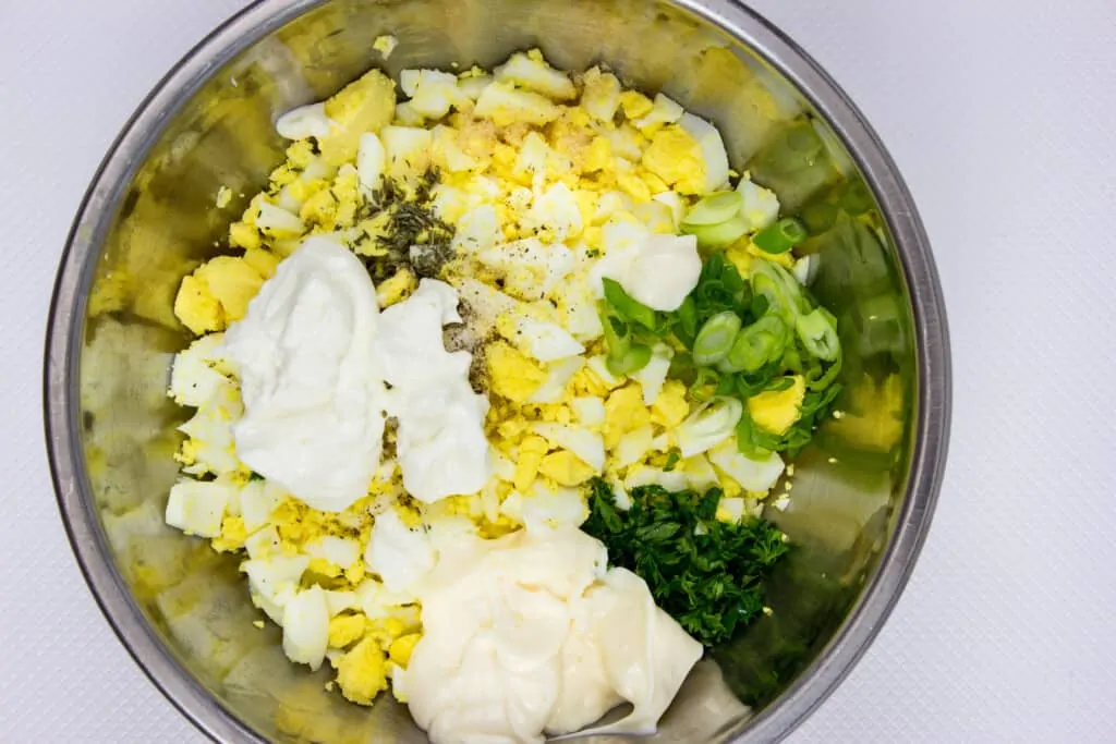chopped egg and the other ingredients in a bowl