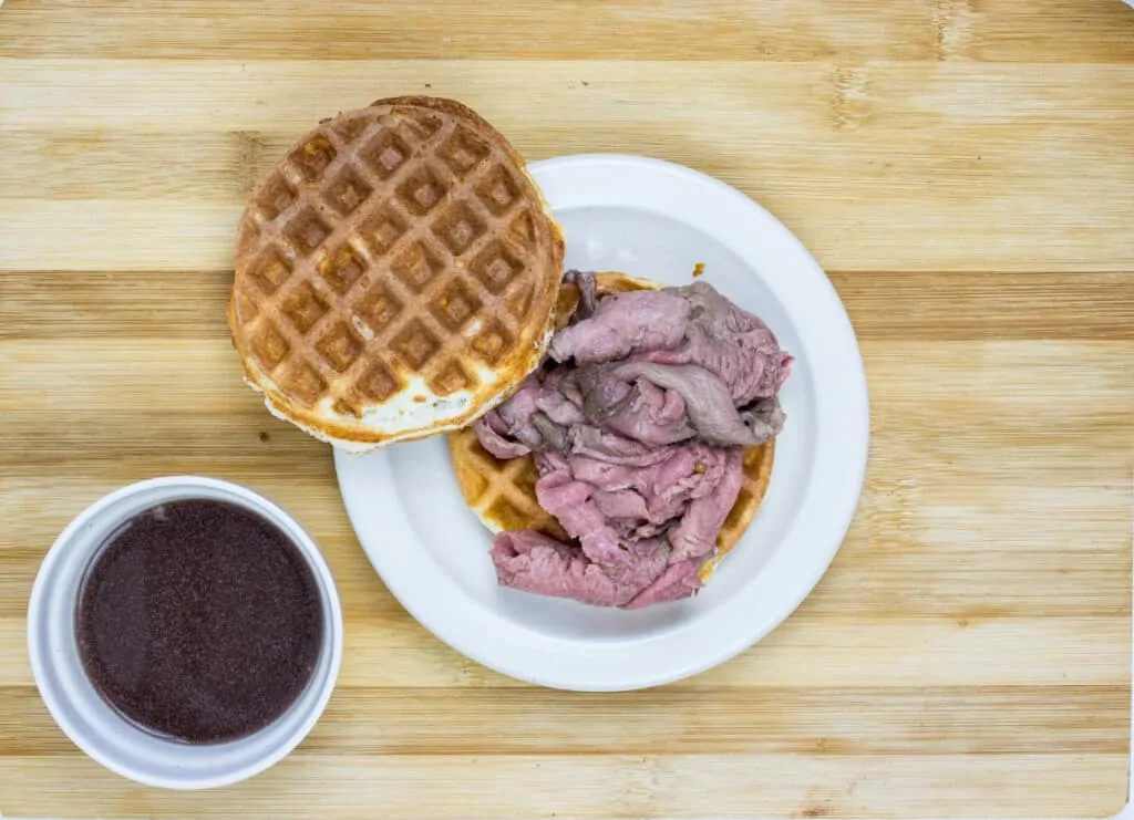 layer the beef on the chaffle and serve with broth for dipping