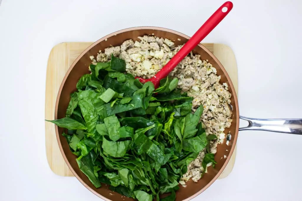 add the spinach to the cooked chicken and cauliflower