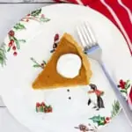 easy keto pumpkin pie on a plate