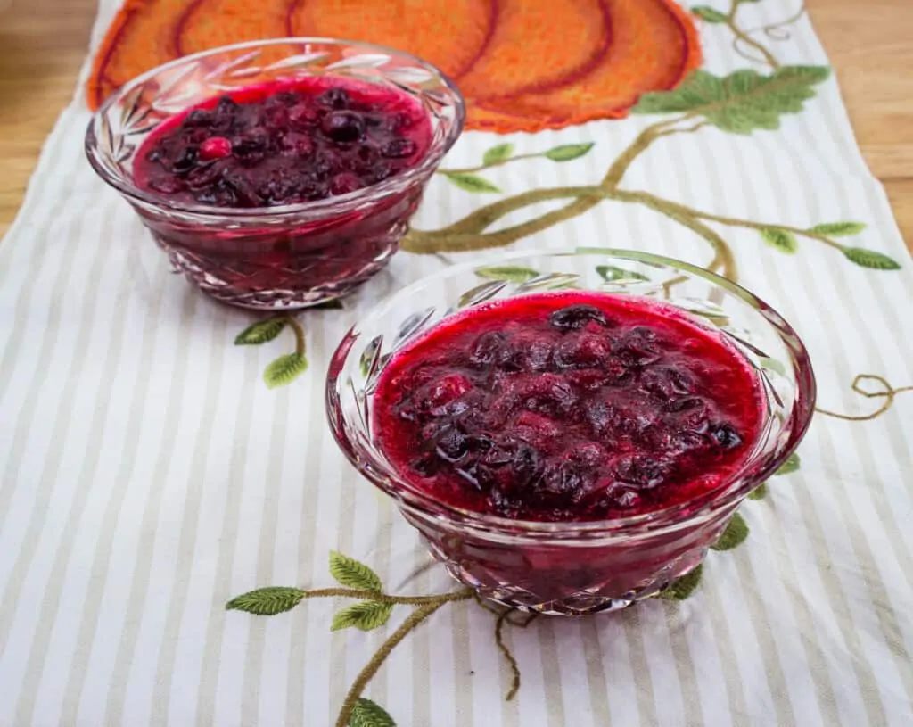 keto cranberry sauce in serving bowls