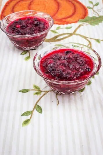 keto cranberry sauce in a bowl