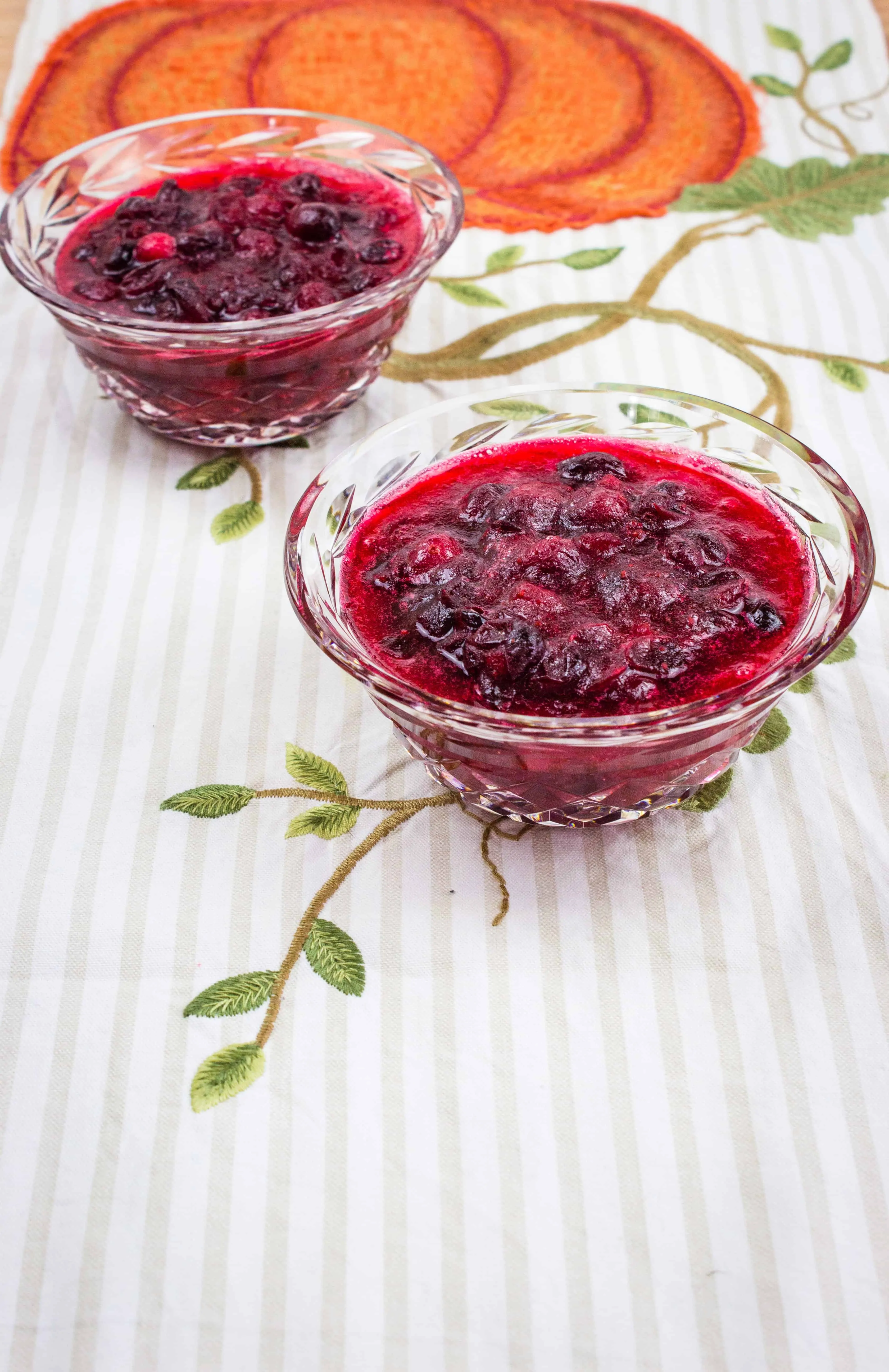 keto cranberry sauce in a bowl