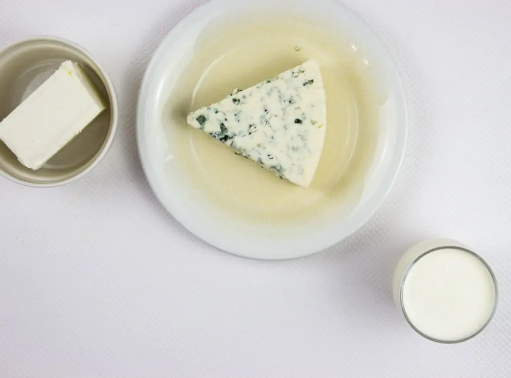 ingredients to make keto blue cheese dip recipe