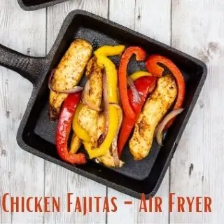 air fryer chicken fajitas on a square black skillet