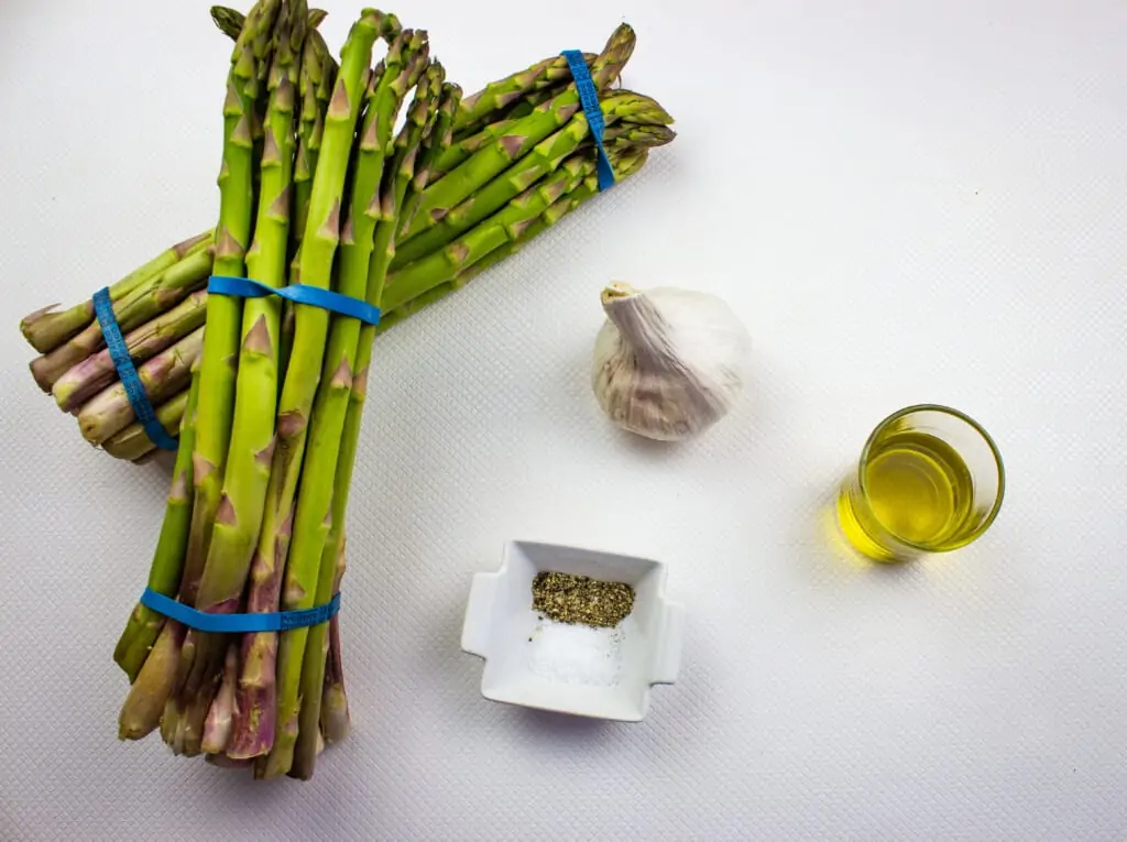 Ingredients to make air fryer asparagus with garlic.
