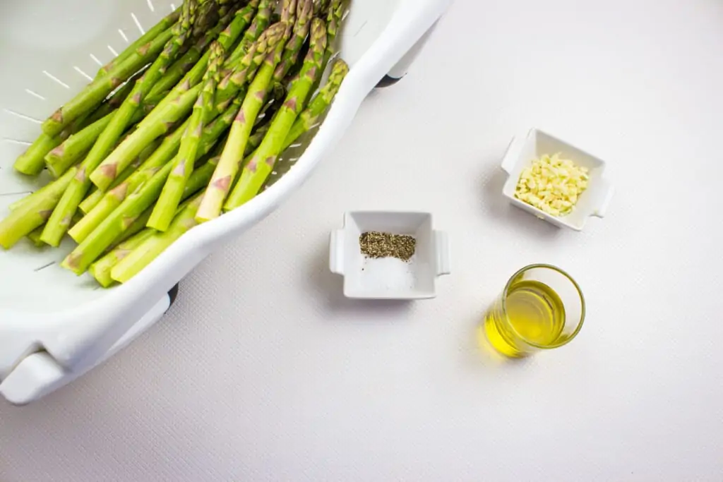 Prepped ingredients to make air fryer asparagus with garlic.