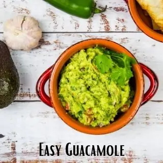 easy keto guacamole in a bowl
