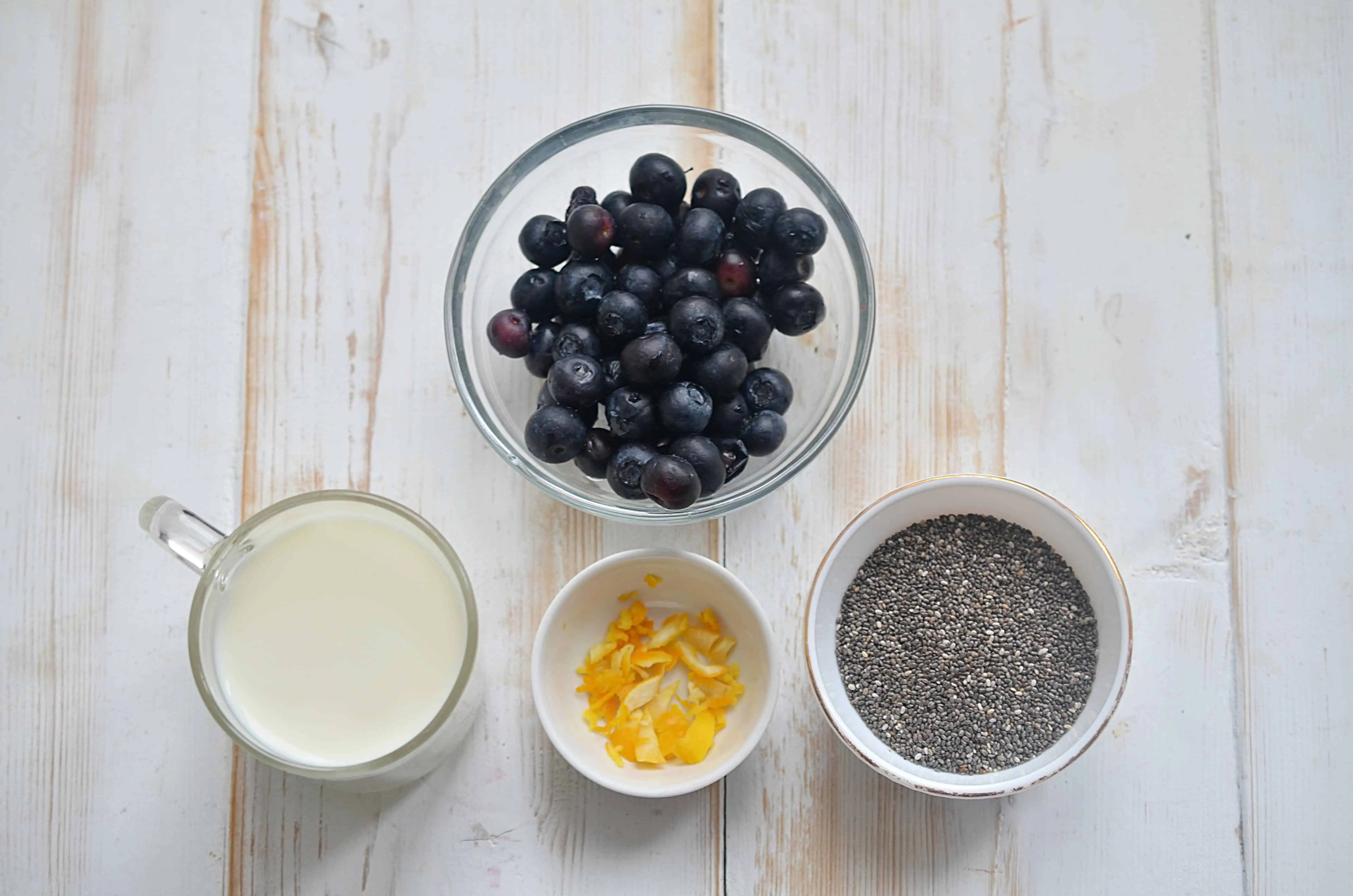 ingredients to make keto chia pudding