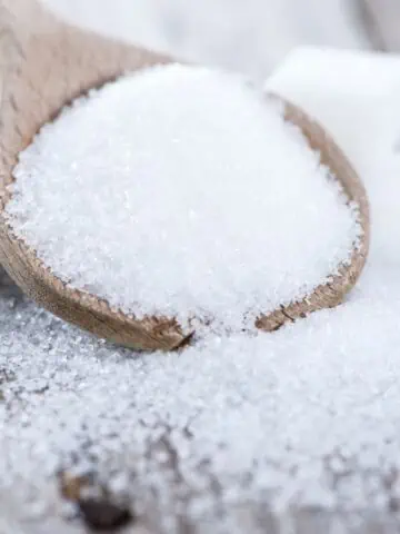 erythritol in a spoon and in cubes.