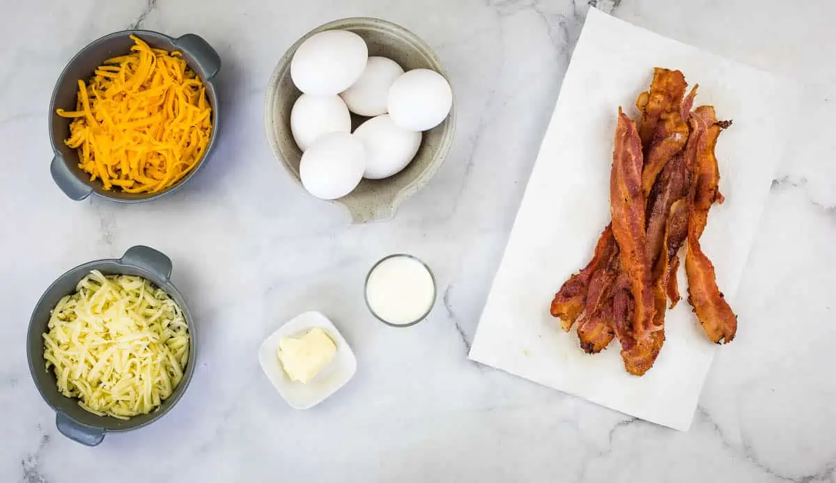 Ingredients to make low-carb breafkast tacos.